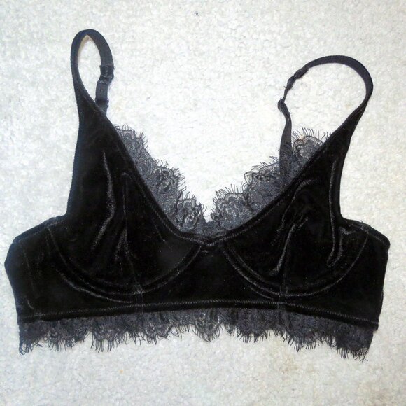 Free People Intimately Velvet Eyelash Lace Underwire Bra Bralette Size 34A EUC - Picture 1 of 16